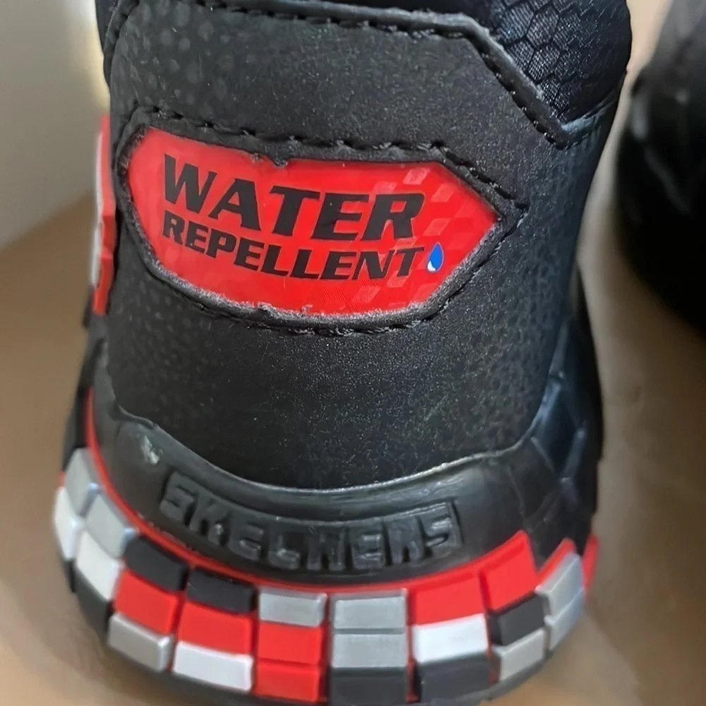 Skechers snow boots mega craft black red H2O repellent zip unisex footwear Sz 11